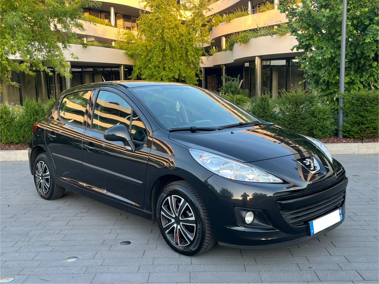 PEUGEOT 207