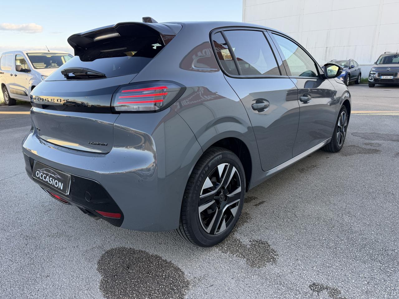PEUGEOT 208