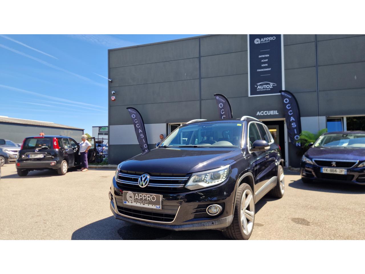 VOLKSWAGEN TIGUAN
