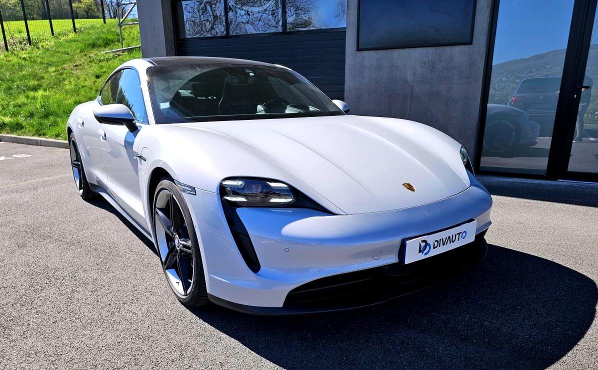 PORSCHE TAYCAN