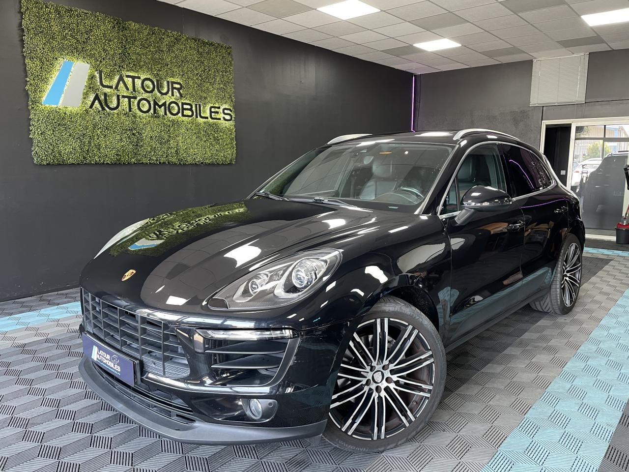 PORSCHE MACAN