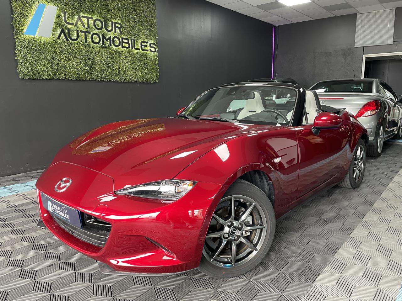 MAZDA MX-5 Skyactiv-G - 1.5 i 16V 132 cv - Pack Sélection + Cuir Pure White - Garantie 12 mois