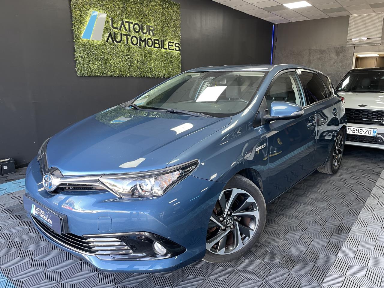 TOYOTA AURIS Hybride 136h BV CVT Dynamic Business