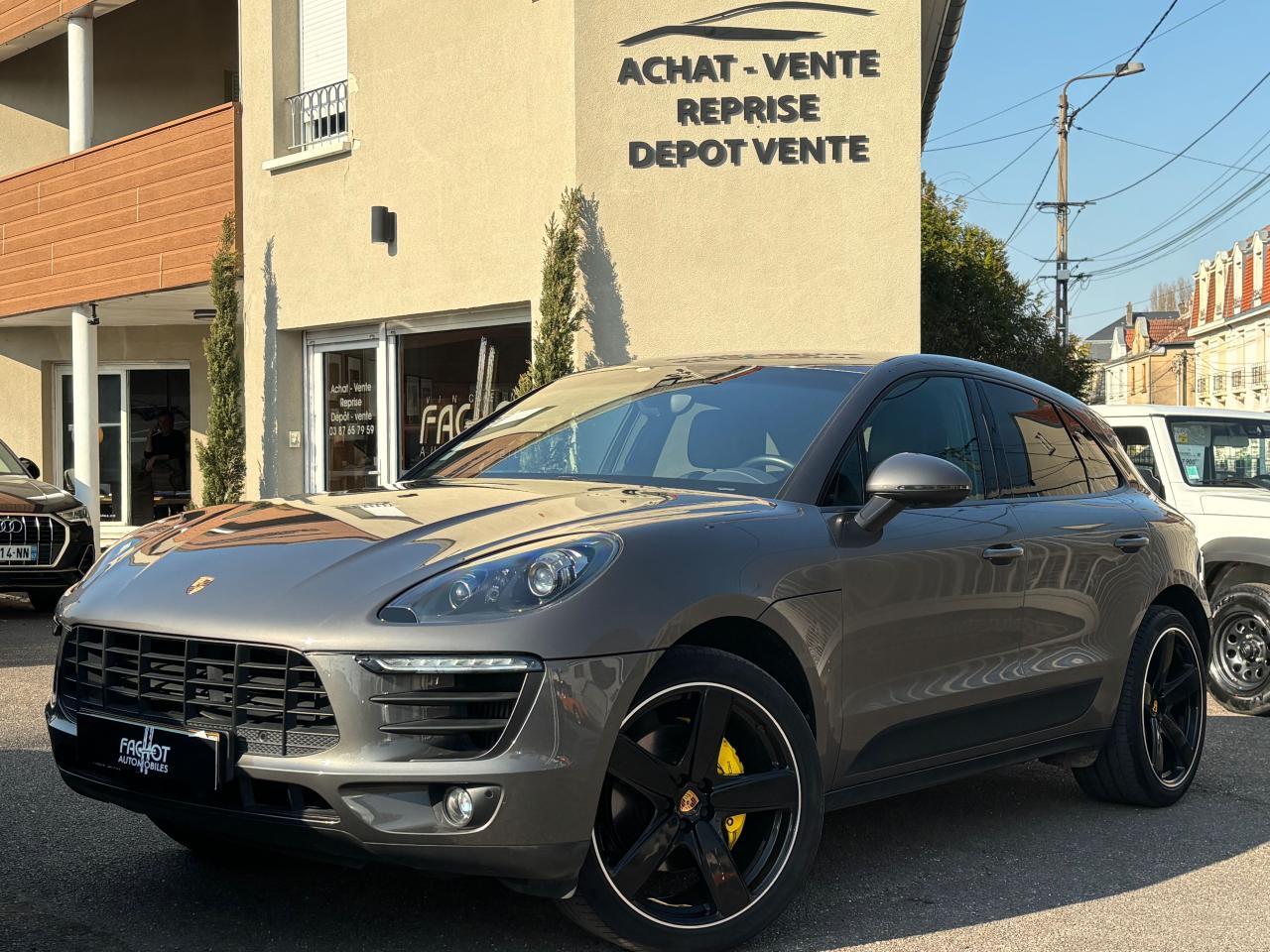 PORSCHE MACAN