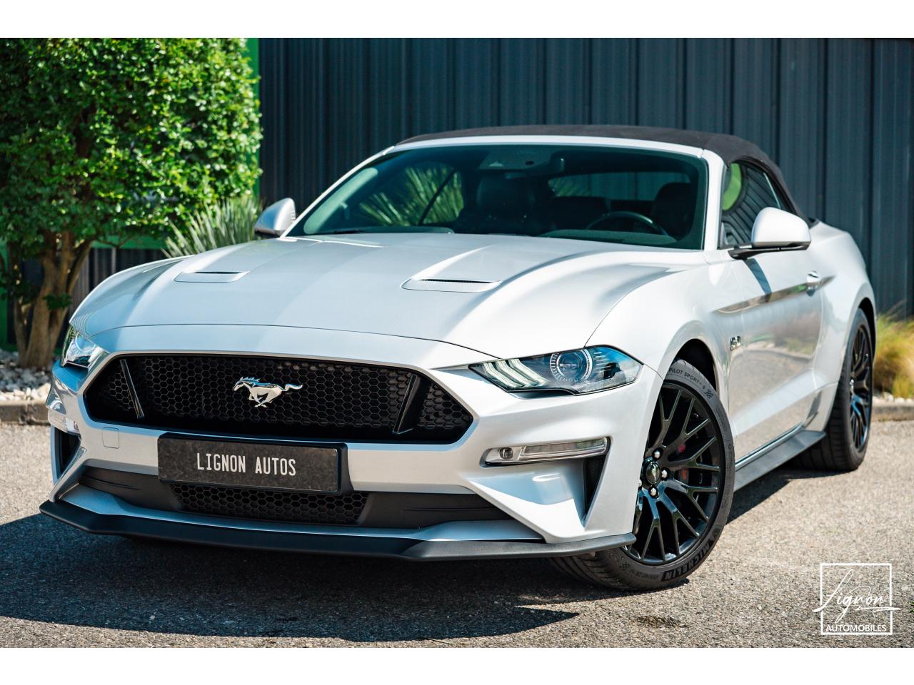 FORD MUSTANG