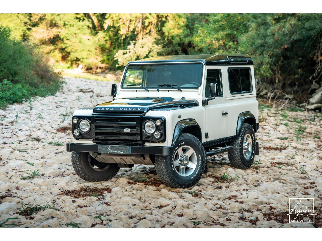 LAND ROVER DEFENDER