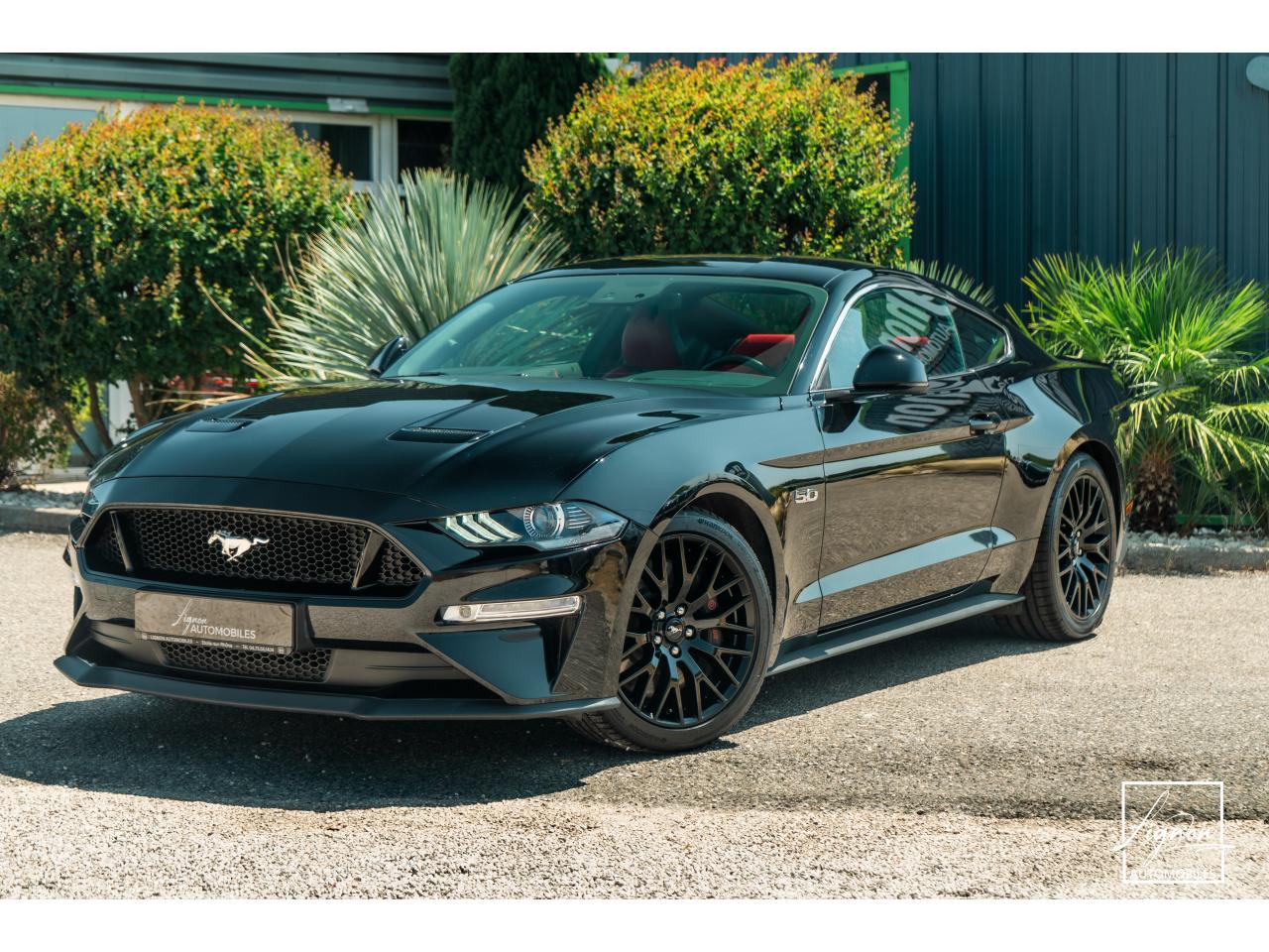FORD MUSTANG
