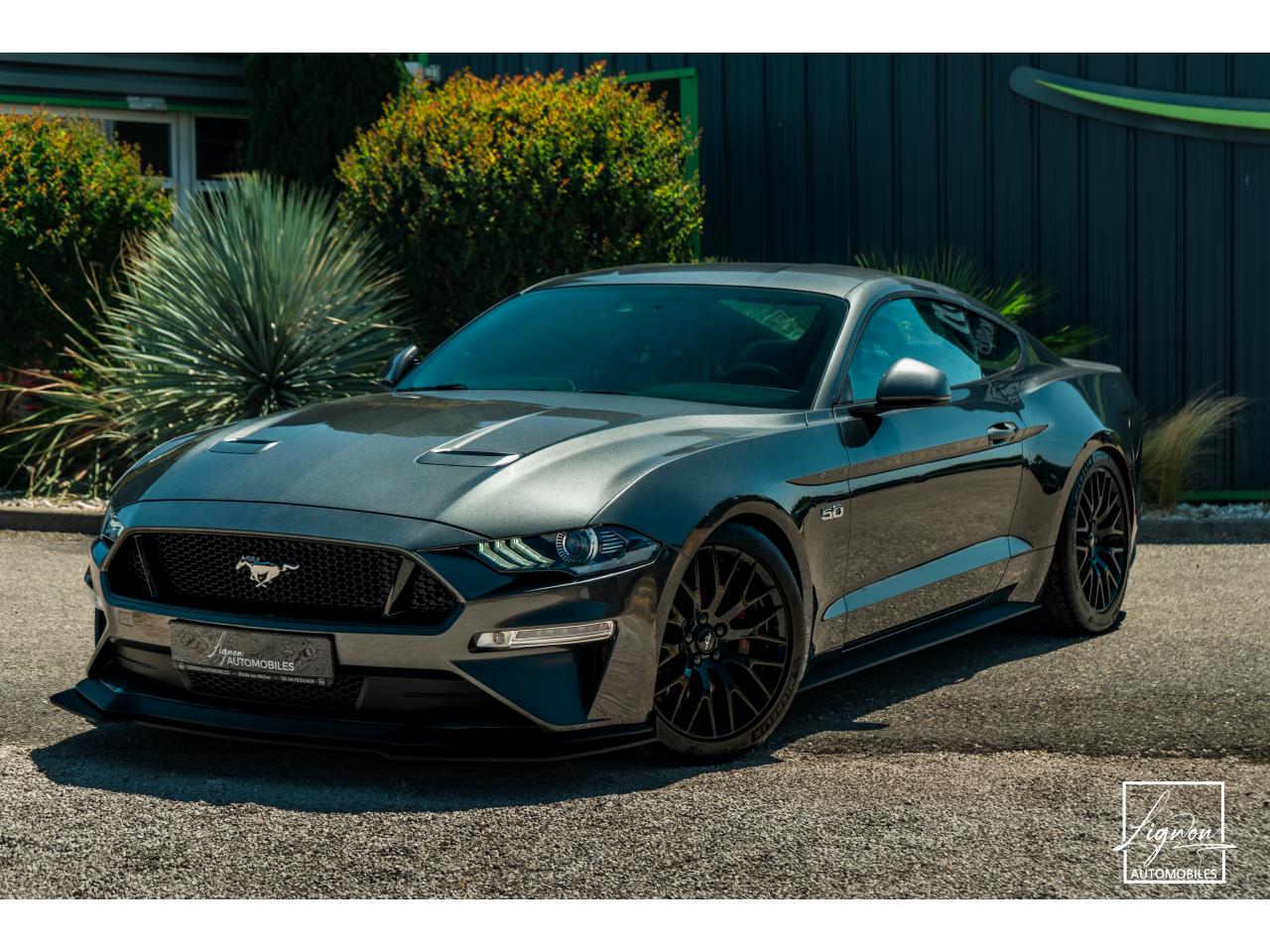 FORD MUSTANG