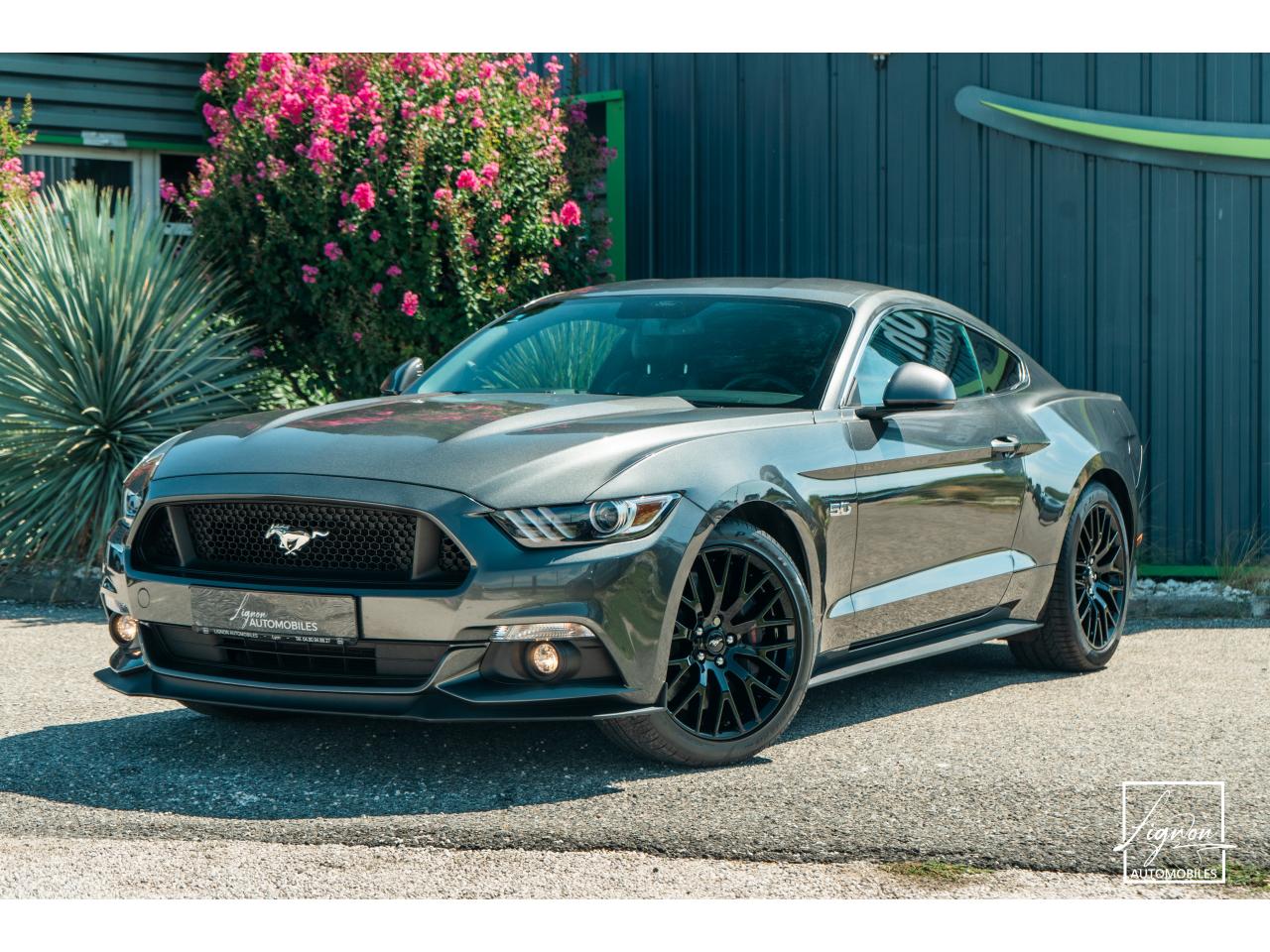 FORD MUSTANG