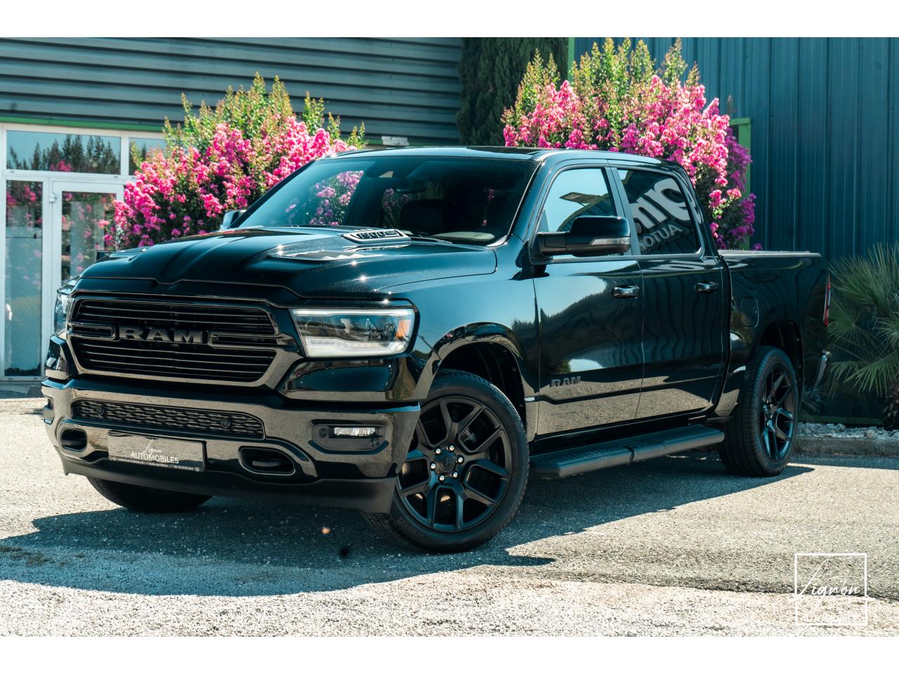 DODGE RAM 1500 5.7 v8 Crew Cab Laramie Night Edition 4 places - GPL - TVA Apparente