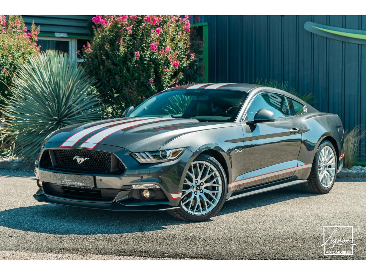 FORD MUSTANG