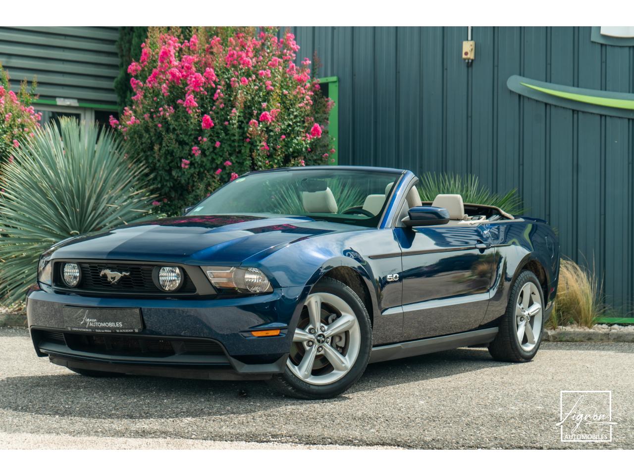 FORD MUSTANG