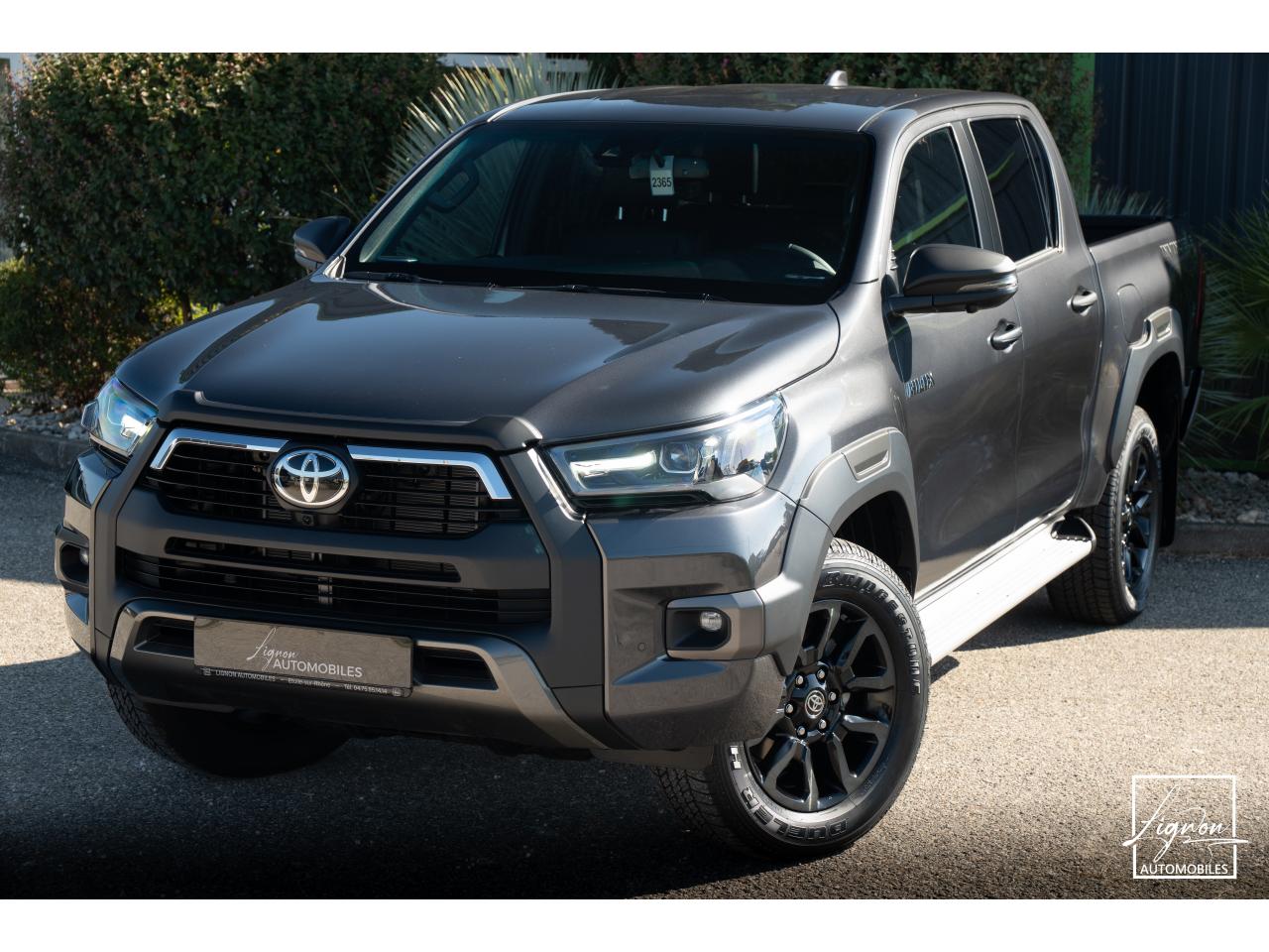 TOYOTA HILUX