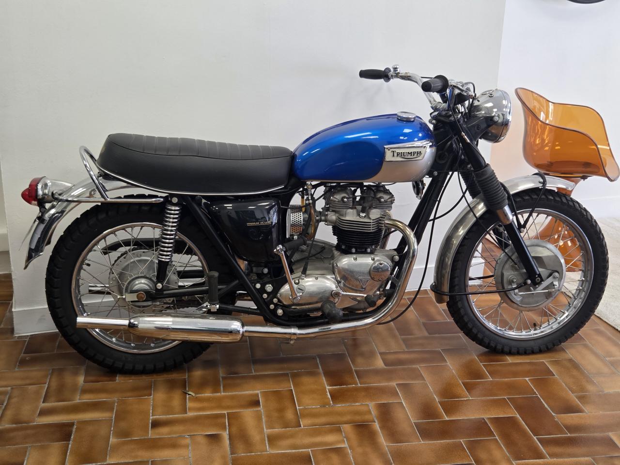 TRIUMPH TR