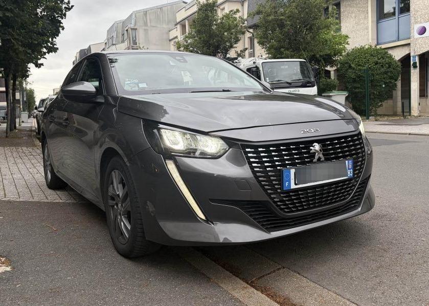 PEUGEOT 208