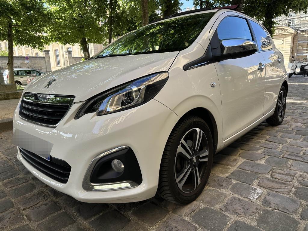 PEUGEOT 108 1.2 - 82 Allure Top ! Caméra de recul / Toit Ouvrant