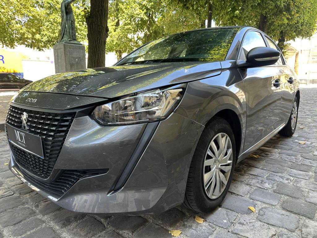 PEUGEOT 208