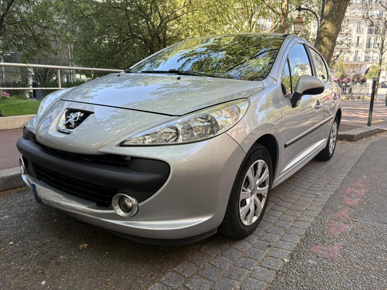 PEUGEOT 207 1.4i 16V  BERLINE Exécutive PHASE 1