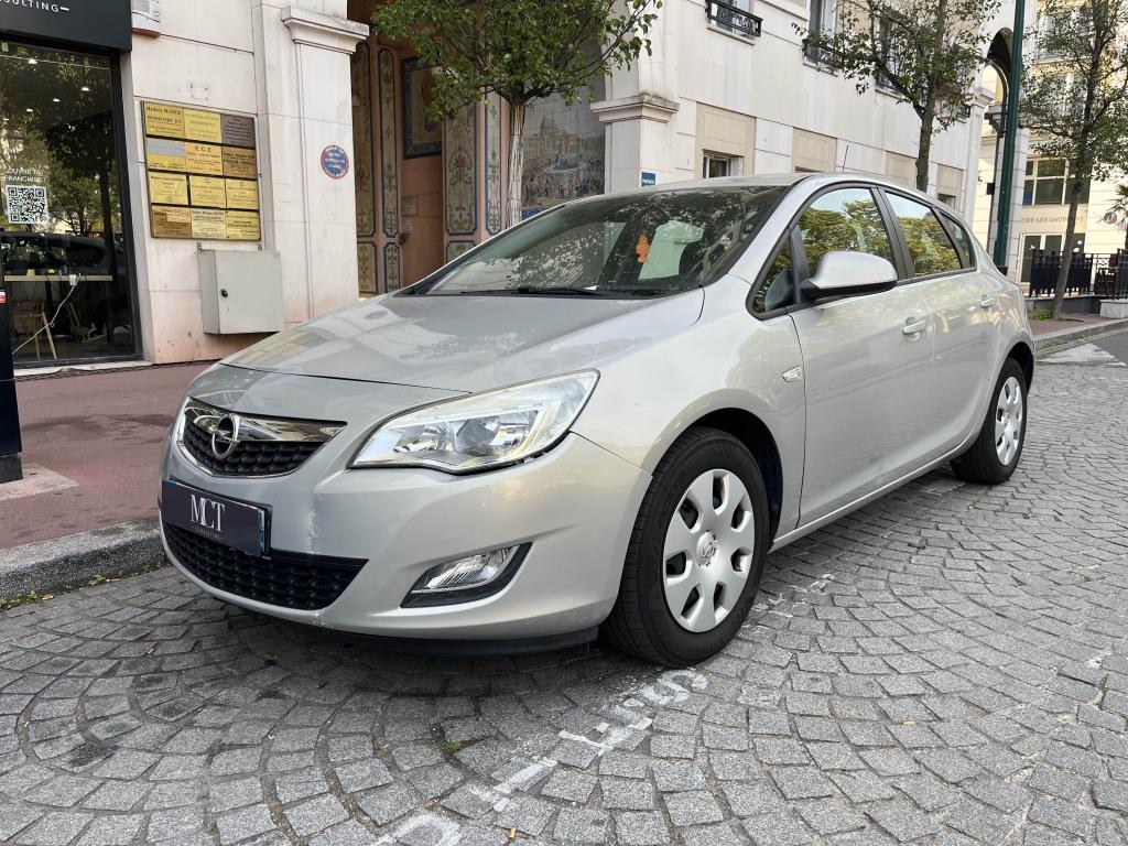 OPEL ASTRA 1.4i Twinport - 100 Ch Enjoy  Feux automatique / Téléphone main libre / Régulateur / Attel