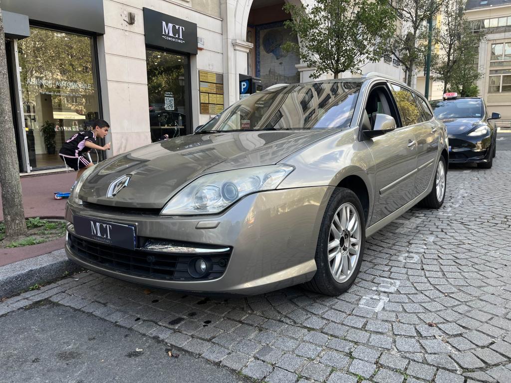 RENAULT LAGUNA 2.0 dCi  150 Ch  Finition  Initiale  Radar de recul / siege AV chauffant électrique / radar de recu