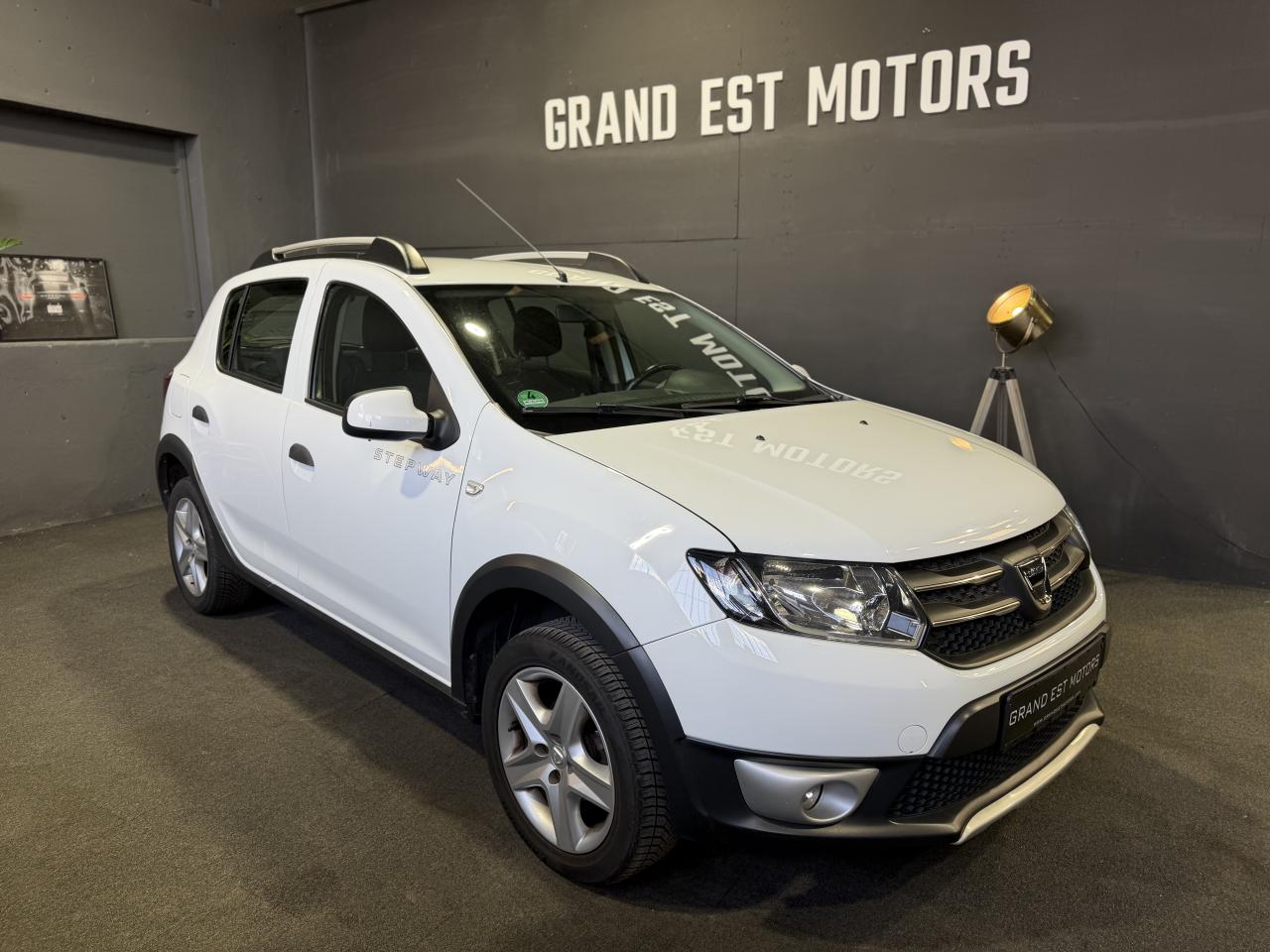 DACIA SANDERO 1.5 dCi PRESTIGE 90 cv - premiere main - attelage - reprise possible -