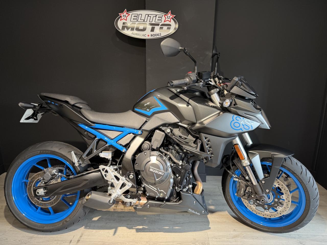 SUZUKI GSX-8S 2024 PREMIÈRE MAIN