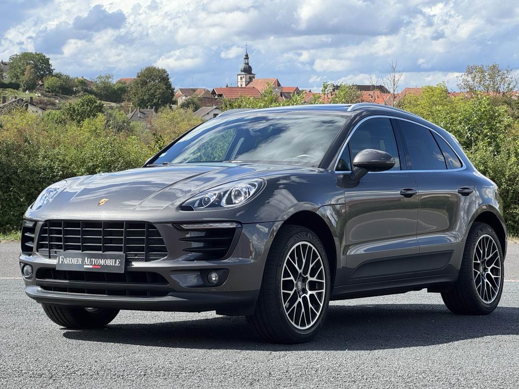 PORSCHE MACAN