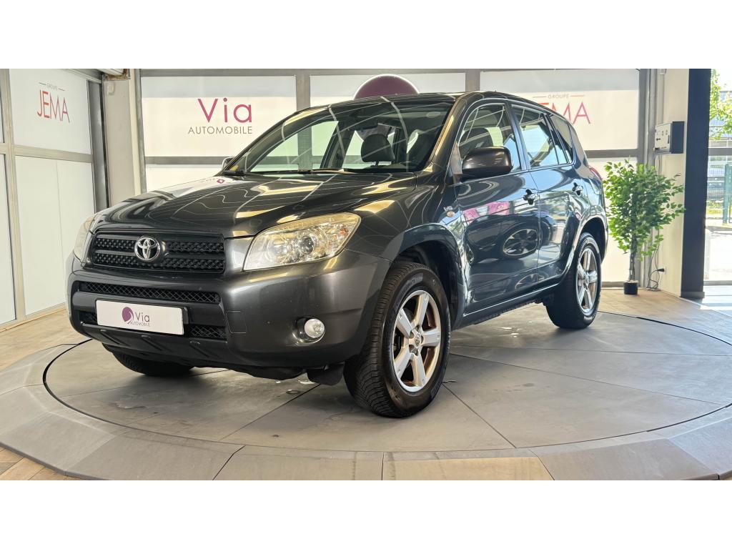 TOYOTA RAV 4 136 D-4D - Toit Ouvrant - Radar de recul - Entretien Complet