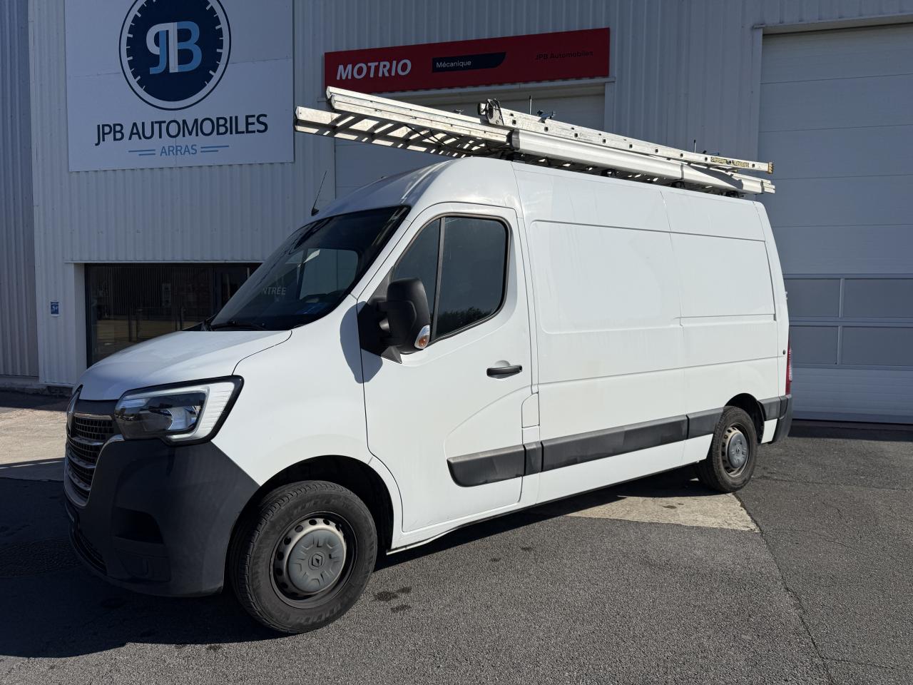 RENAULT MASTER Confort F3300 L2H2 2.3 Blue dCi 135 - GARANTIE 12 MOIS