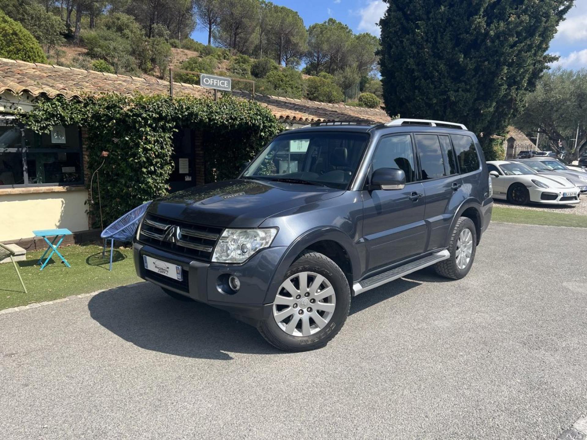 MITSUBISHI PAJERO