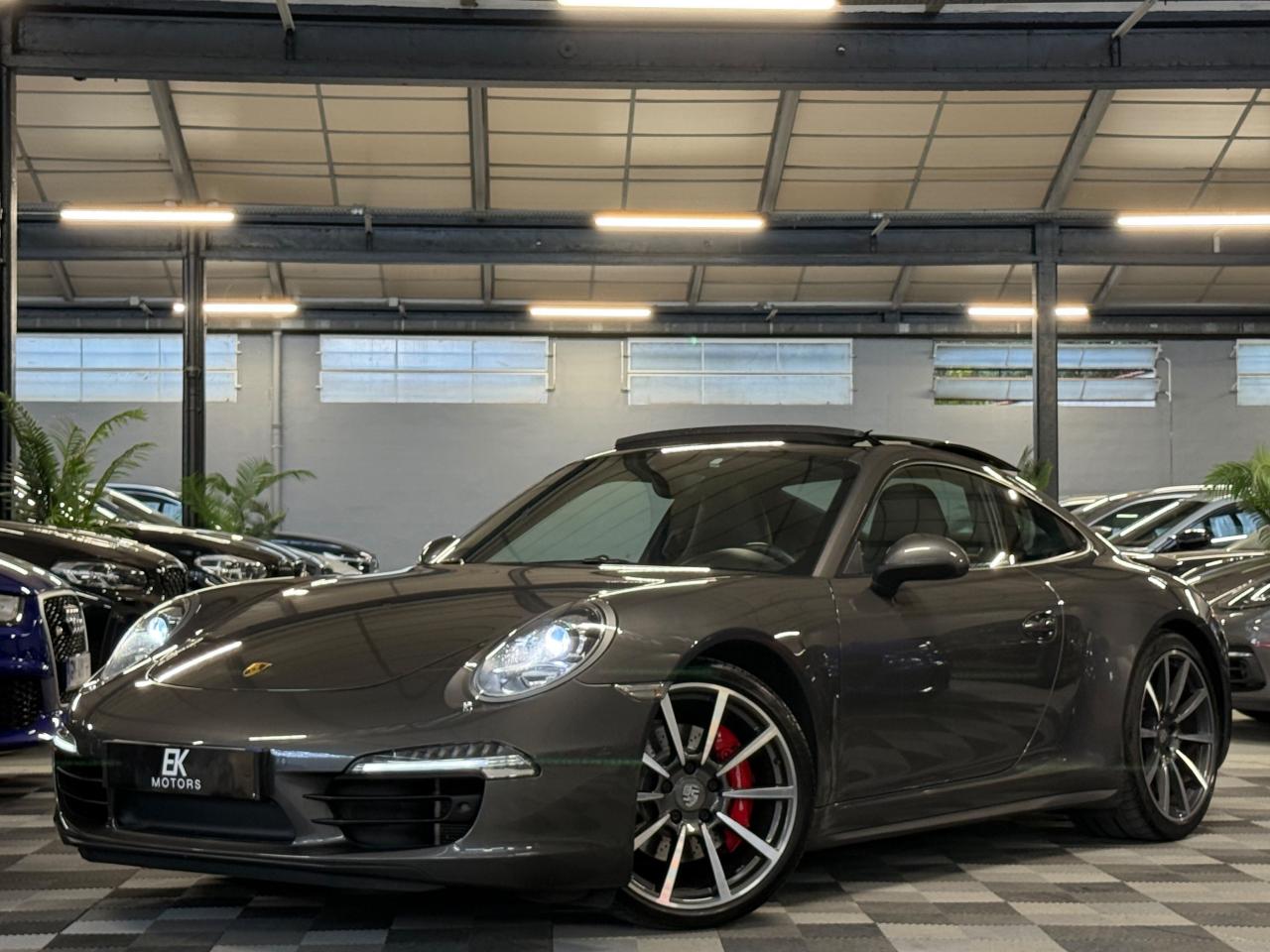 PORSCHE 911