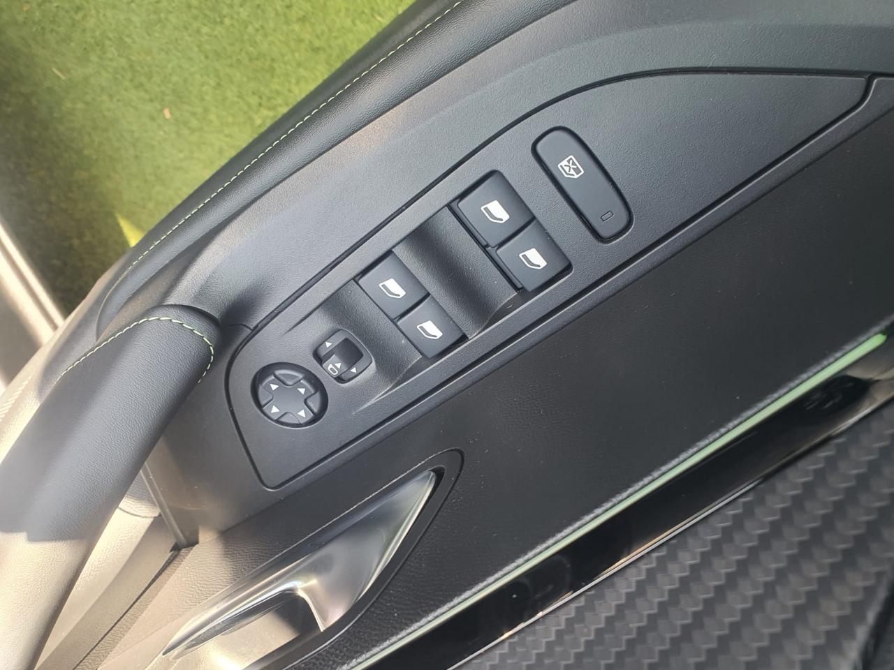 PEUGEOT 2008 1.5 BlueHDi S&S - 130 - BV EAT8  II GT TOIT OUVRANT