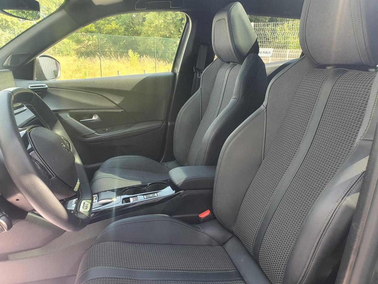 PEUGEOT 2008 1.5 BlueHDi S&S - 130 - BV EAT8  II GT TOIT OUVRANT