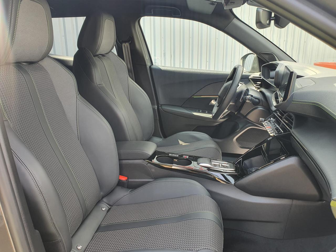 PEUGEOT 2008 1.5 BlueHDi S&S - 130 - BV EAT8  II GT TOIT OUVRANT