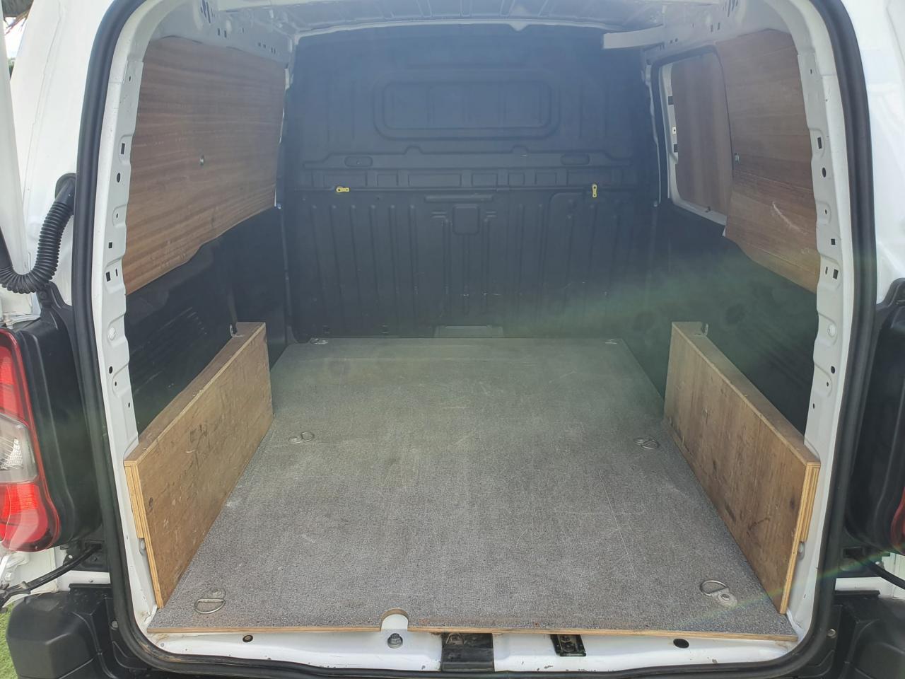 PEUGEOT PARTNER Standard 650KG 1.5 BlueHDi S&S - 100  III Asphalt 3 PL