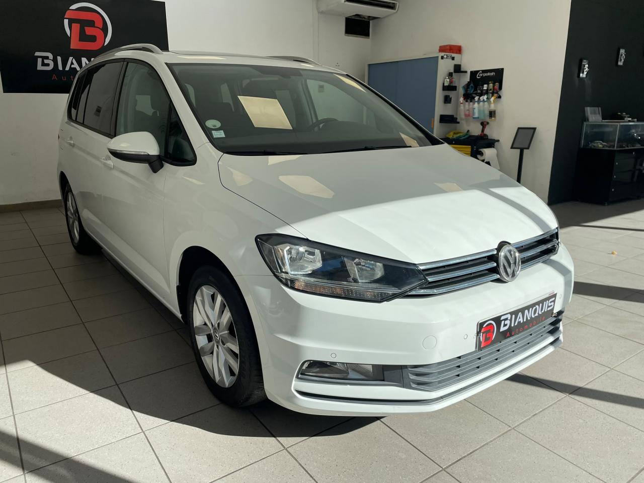 VOLKSWAGEN TOURAN