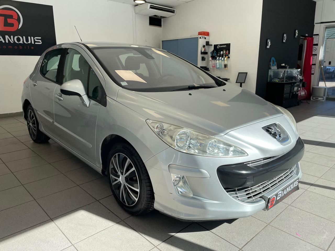 PEUGEOT 308
