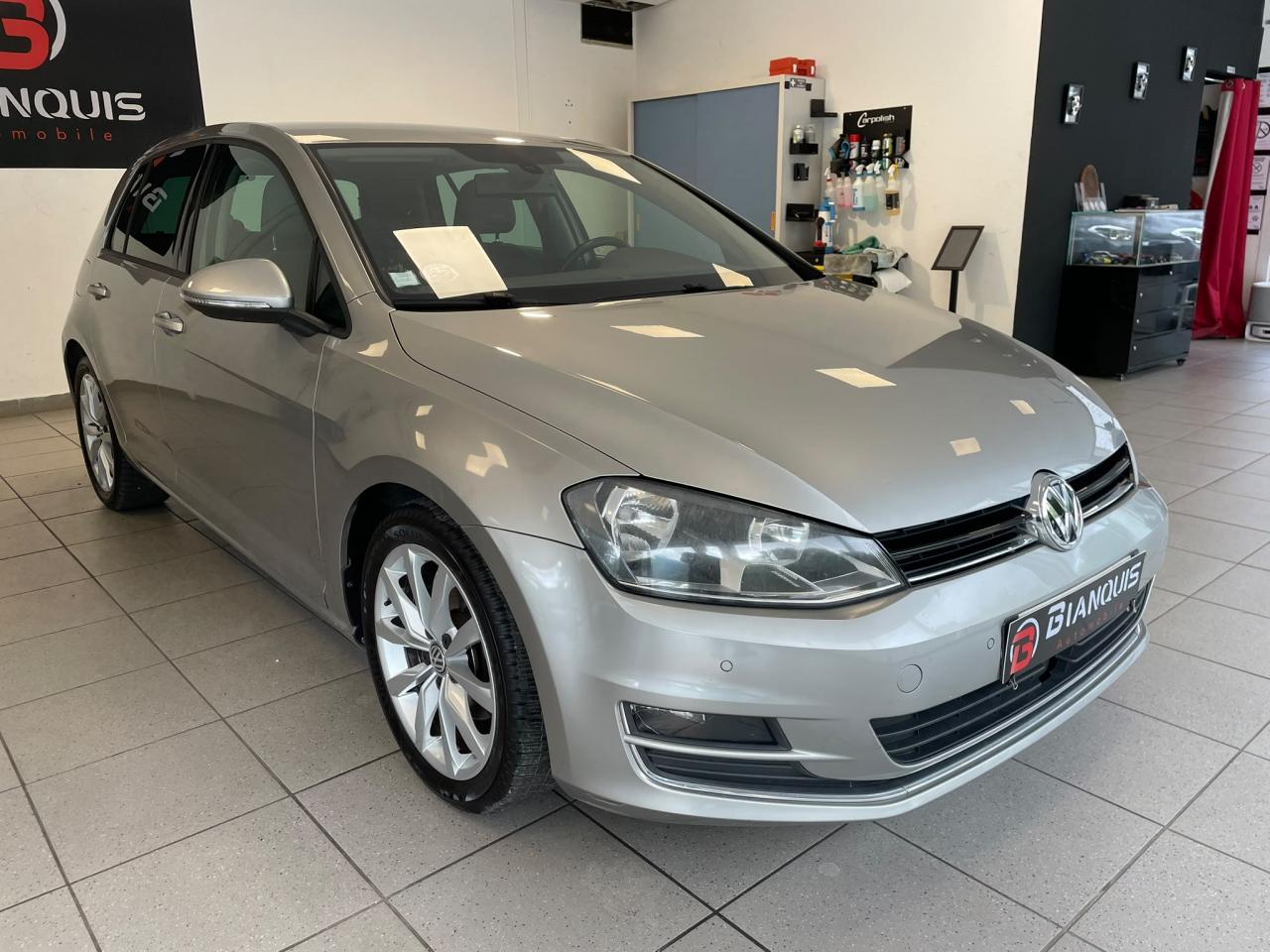 VOLKSWAGEN GOLF