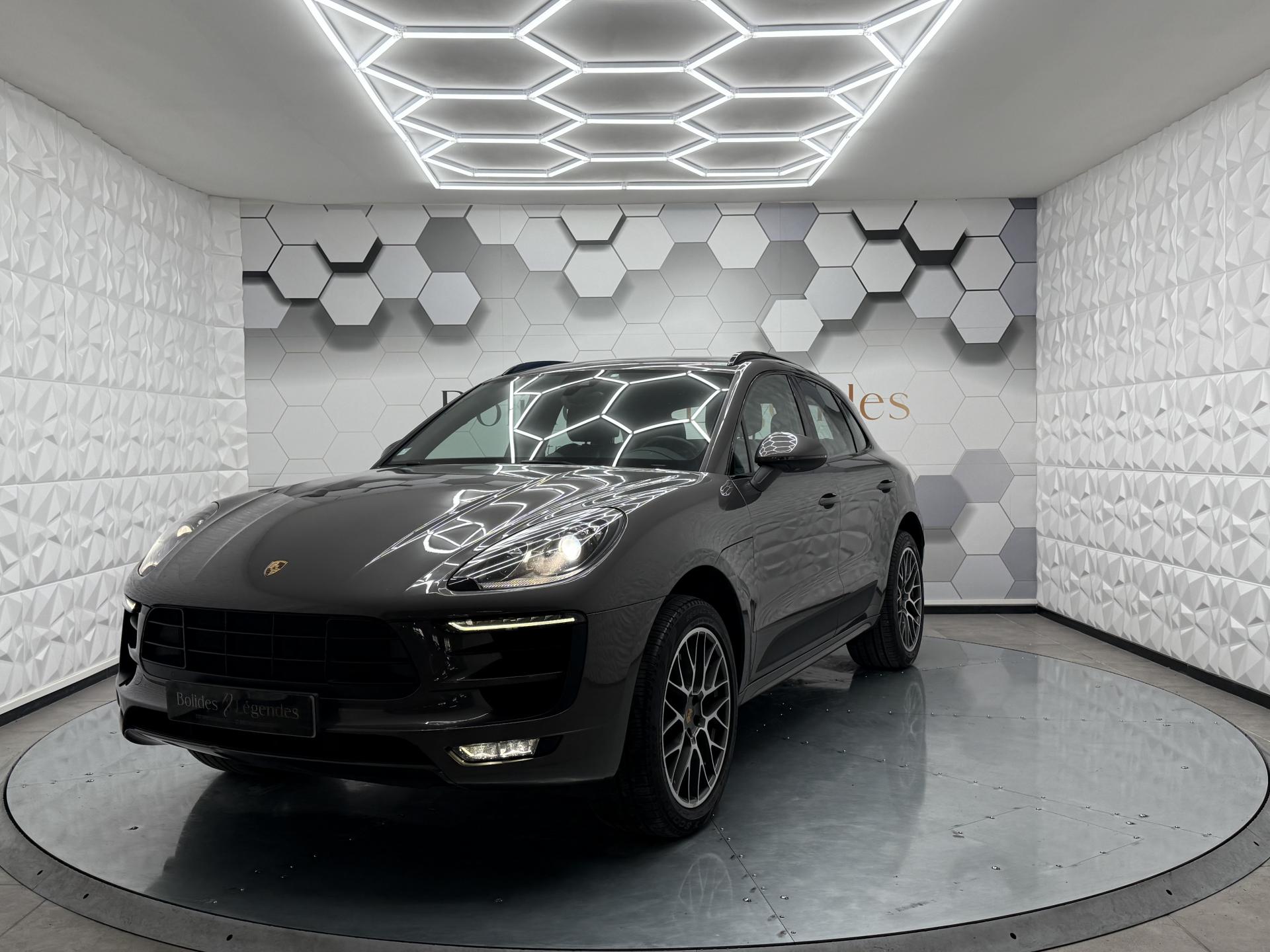 PORSCHE MACAN