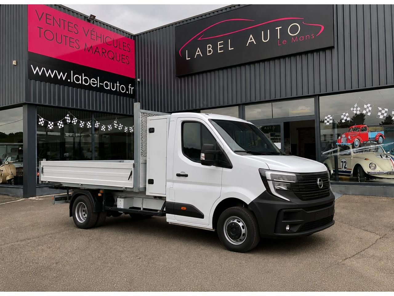 NISSAN INTERSTAR BENNE ACIER + COFFRE ROUES JUMELEES 3.5t L3H1 2.0 dCi 150ch N-Connecta