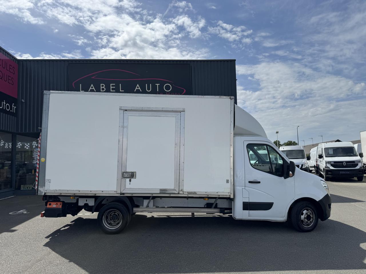 NISSAN INTERSTAR 165CH CAISSE 20M3 + HAYON RJ