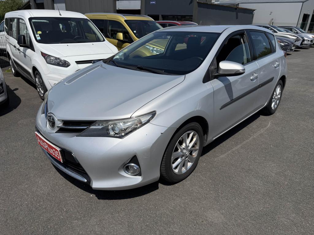 TOYOTA AURIS 90 D-4D  II 2013 BERLINE Dynamic PHASE 1