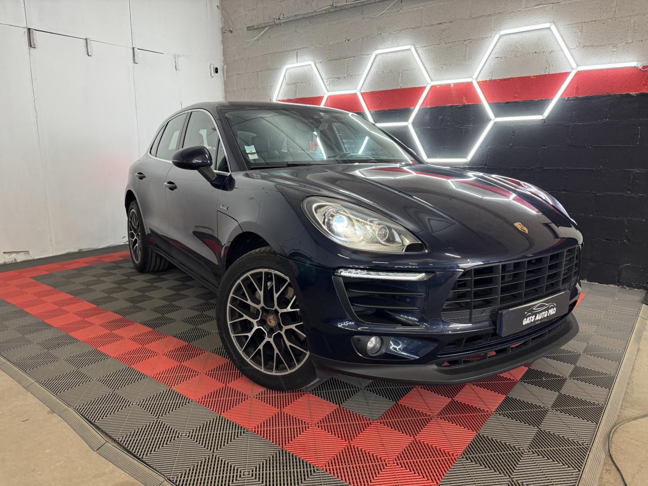 PORSCHE MACAN