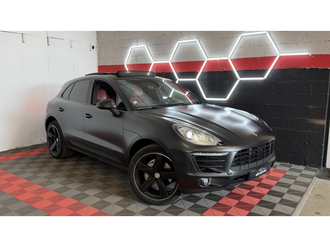PORSCHE MACAN