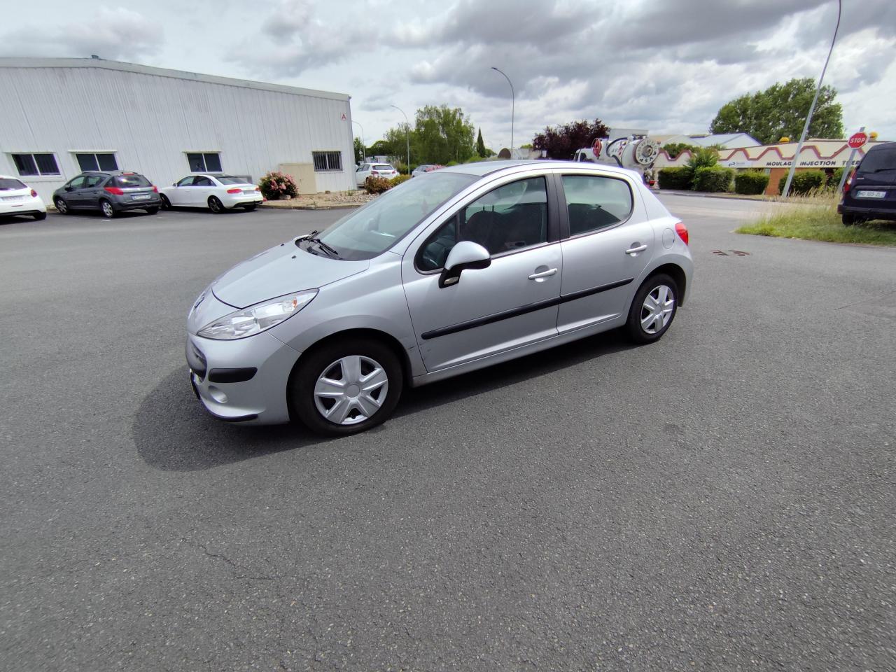 PEUGEOT 207