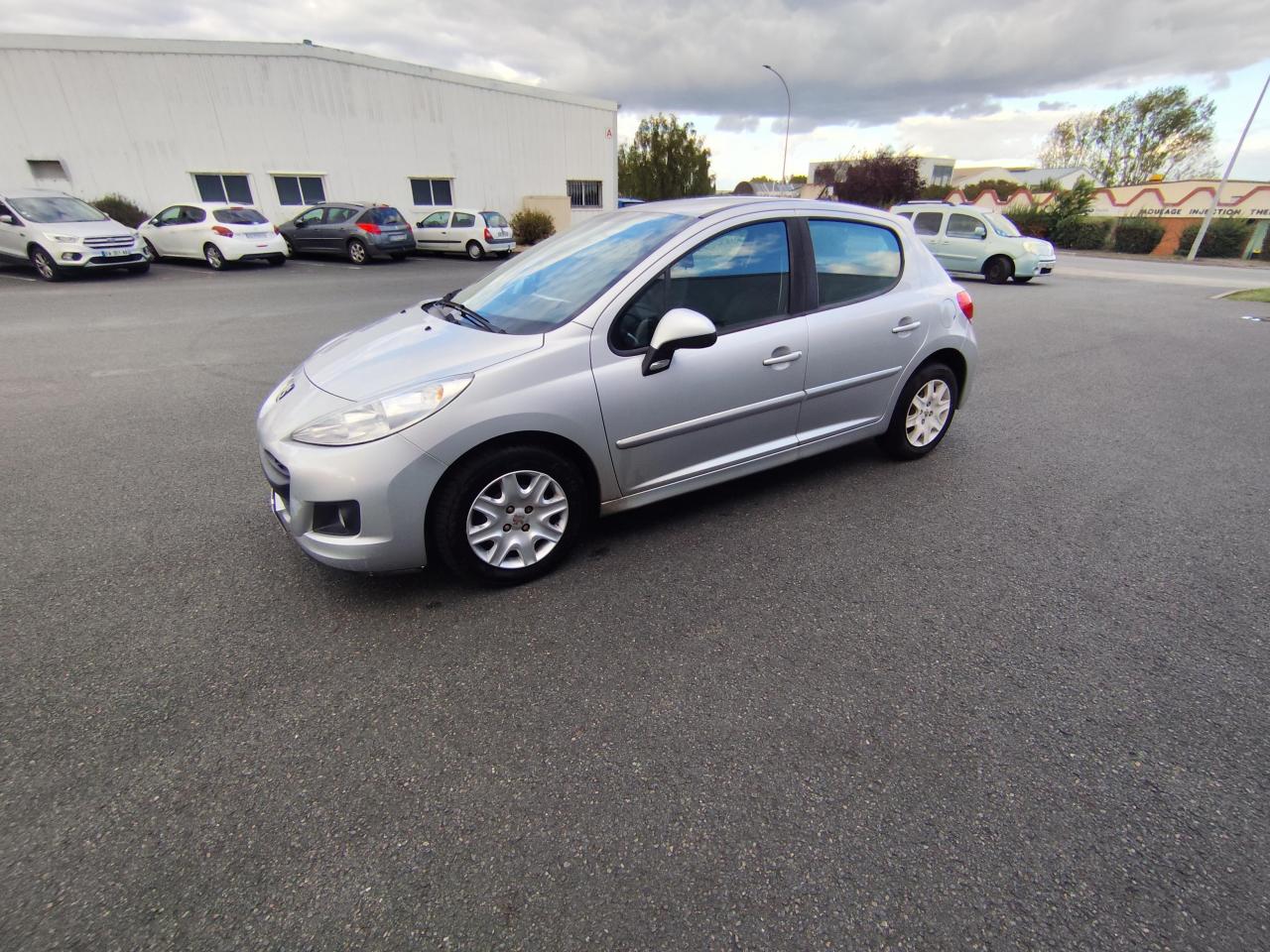 PEUGEOT 207
