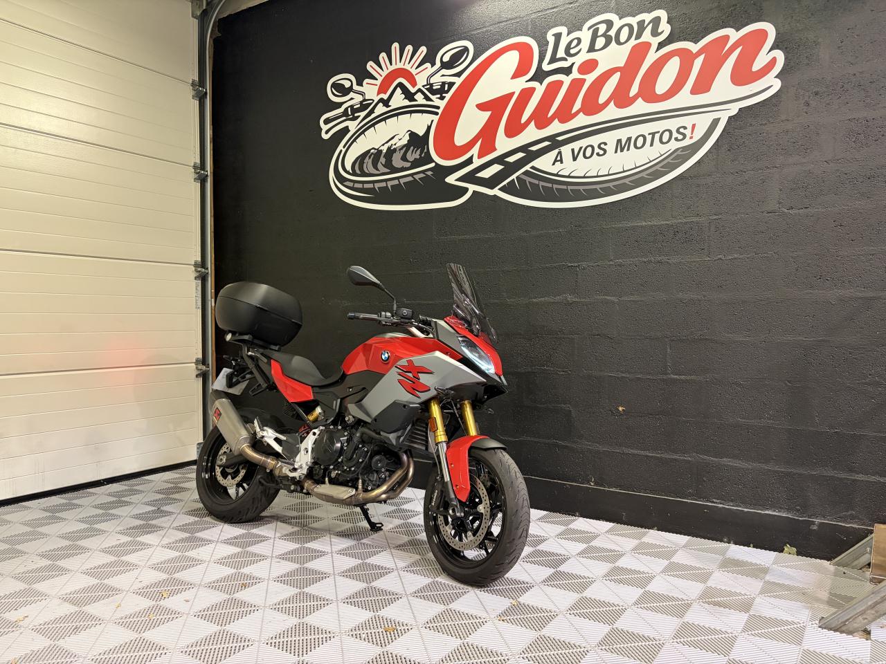 BMW F900 XR