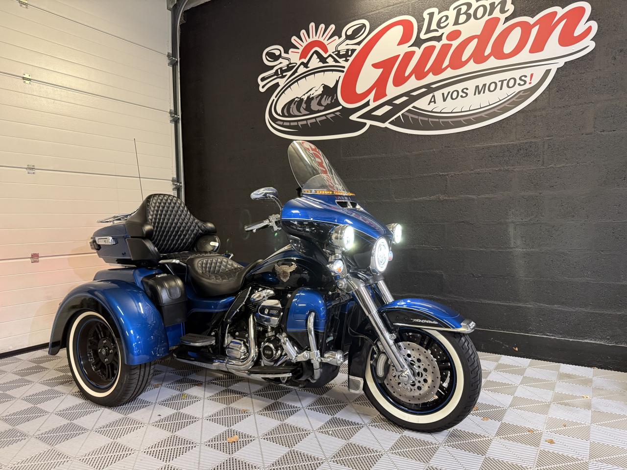 HARLEY-DAVIDSON TRI GLIDE