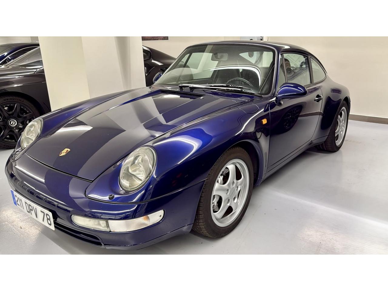PORSCHE 911