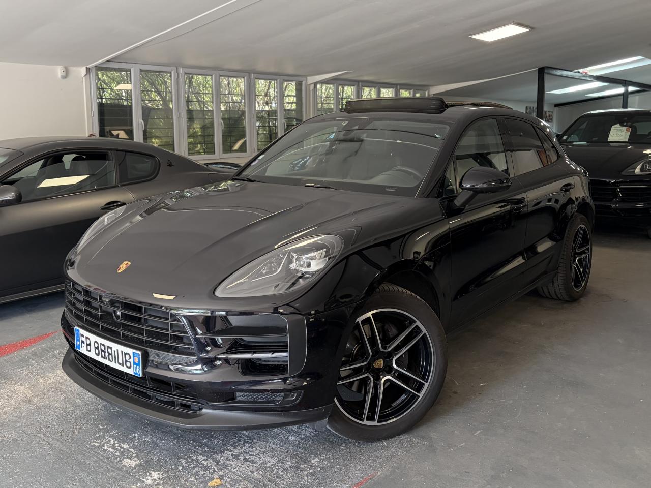 PORSCHE MACAN